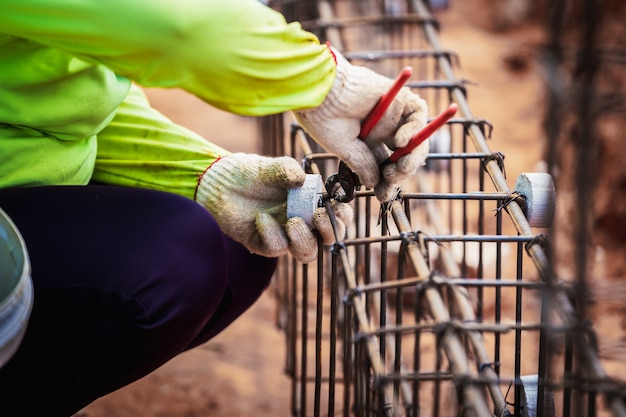 Photo industry construction site labor people worker wire steel bar