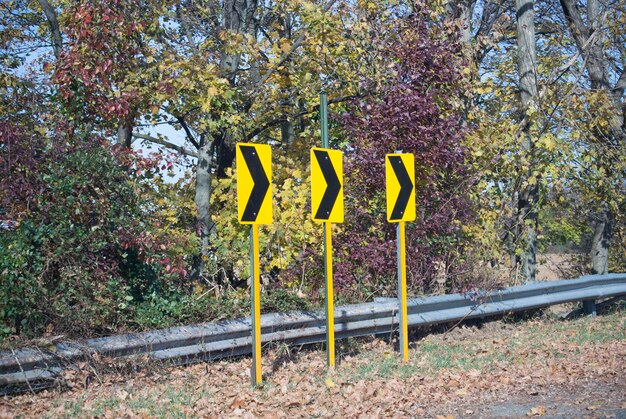 Foto informatiebord op de weg