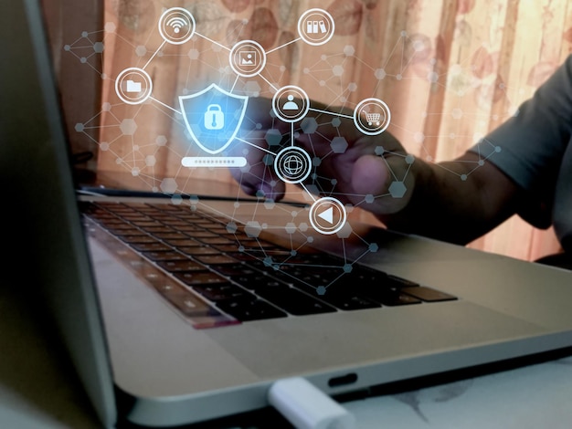 정보 기술 창의적인 개념은 보안 암호화 개인 데이터 컴퓨터 인터넷을 보호합니다.