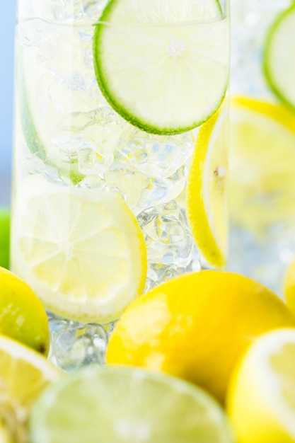 Photo infused water with fresh citrus fruits and ice.