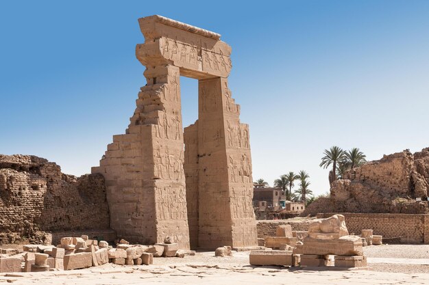 Ingang van de Egyptische Dendera-tempel