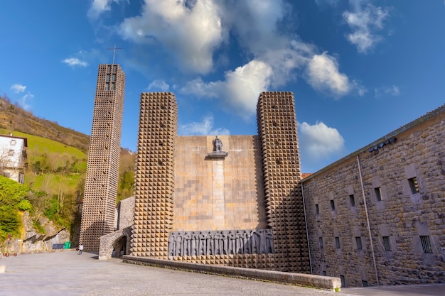 Ingang van het kostbare Aranzazu-heiligdom in de stad OÃ ± ati, Gipuzkoa. Baskenland