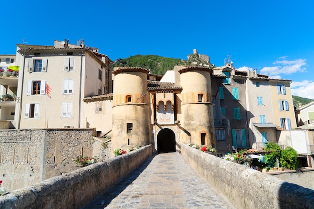 Foto ingangspoort van entrevaux famouse oude stadsvesting van de provence frankrijk