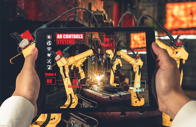 Ingenieur bestuurt robotarmen door augmented reality-industrietechnologie