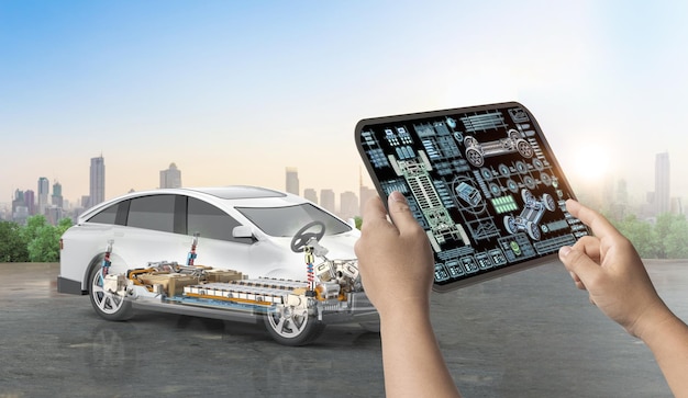 Ingenieur houdt digitale tablet vast met gebruikersinterface voor elektrische auto's of digitaal grafisch display