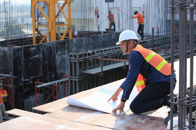 Ingenieurs volgen de constructie van wolkenkrabbers precies zoals ze zijn ontworpen