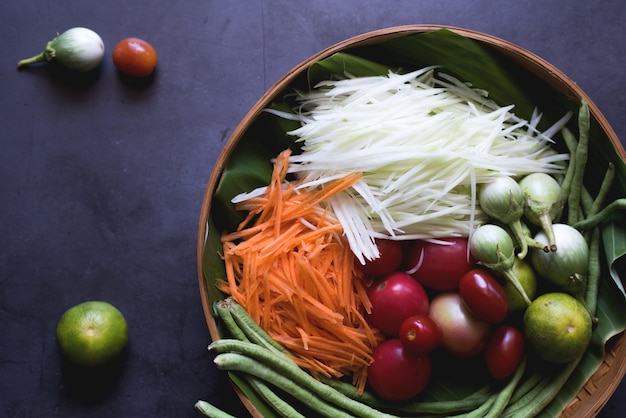 Foto ingrediente dell'insalata di papaia. cucina tailandese di somtam