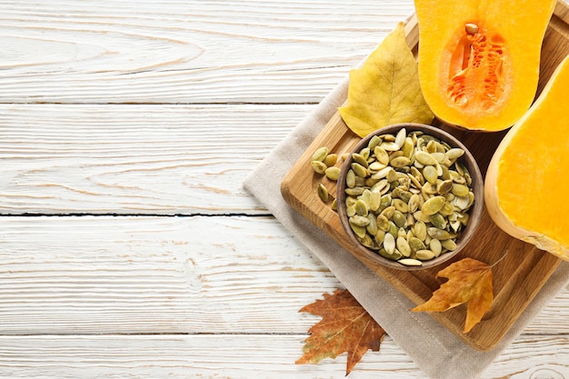 Ingrediënten koken voor pompoenpitten in het herfstseizoen