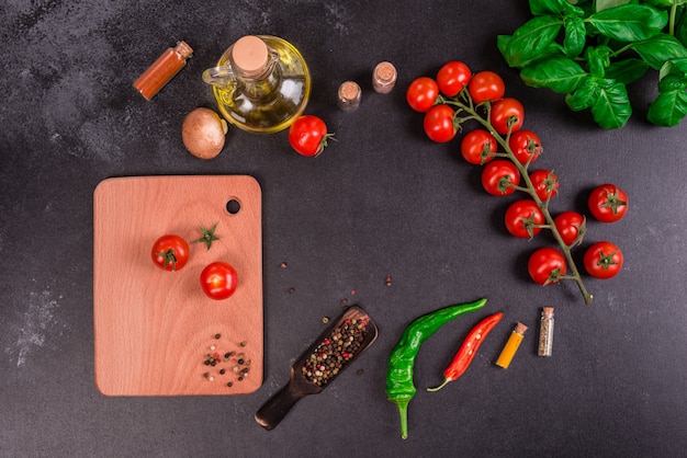 Ingrediënten voor de bereiding van smakelijke Italiaanse pizza