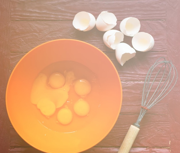 Ingrediënten voor het bakken van gebroken eierenmeel Toned