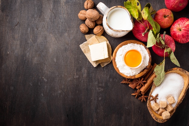 Ingrediënten voor het koken van appeltaart