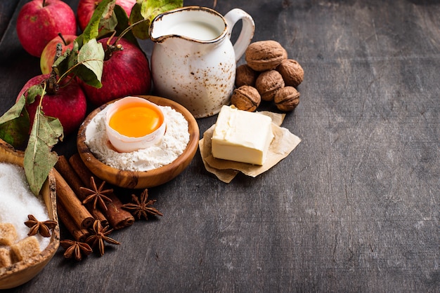 Ingrediënten voor het koken van appeltaart