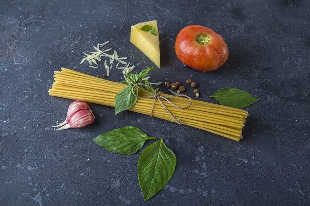 Ingrediënten voor het koken van deegwaren