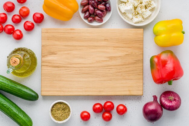 Ingrediënten voor het koken van Griekse dorps horiatiki salade starter voor mediterrane lunch