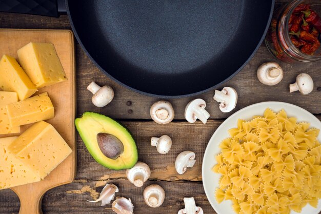 ingrediënten voor het koken van Italiaanse pasta