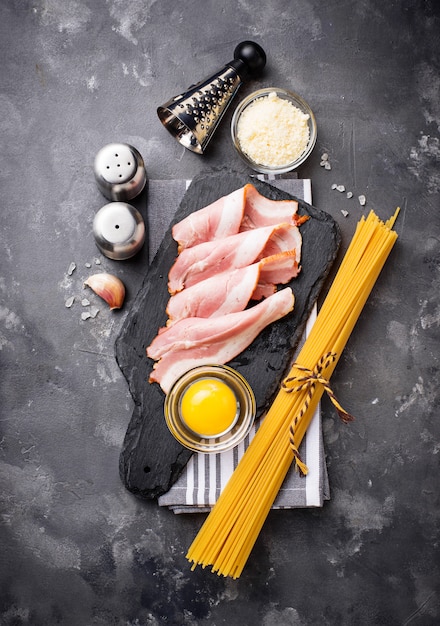 Ingrediënten voor het koken van pasta Carbonara