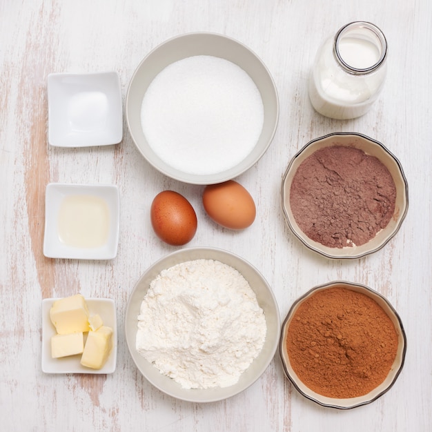 Ingrediënten voor het maken van cake