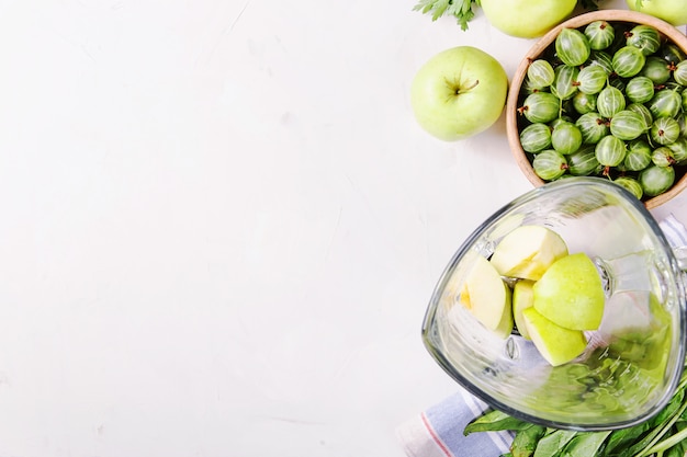 Ingrediënten voor het maken van gezonde groene smoothies