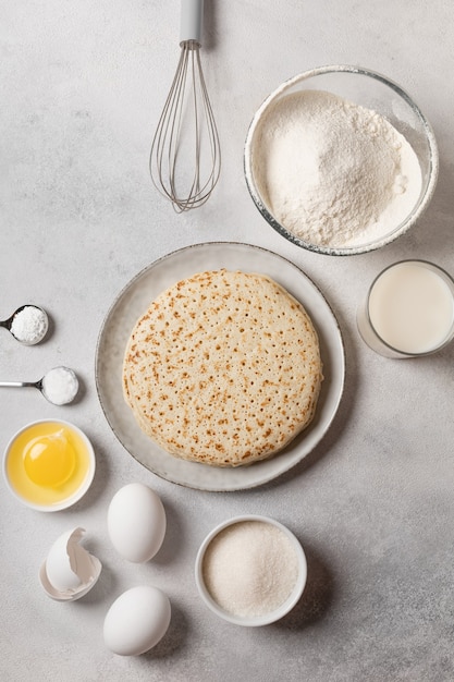 Ingrediënten voor het maken van pannenkoeken voor vastenavond