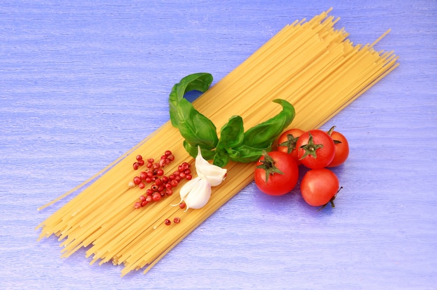 ingrediënten voor spaghetti met tomatensaus