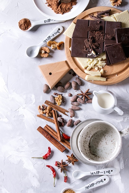 Foto ingrediënten voor warme chocolademelk