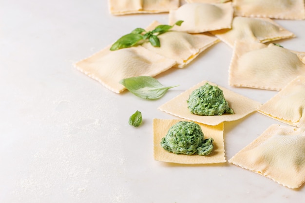 Ingrediënten voor zelfgemaakte pasta koken