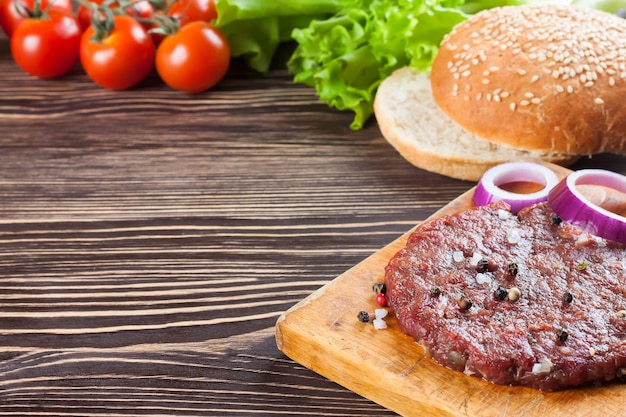 Foto gli ingredienti per l'hamburger