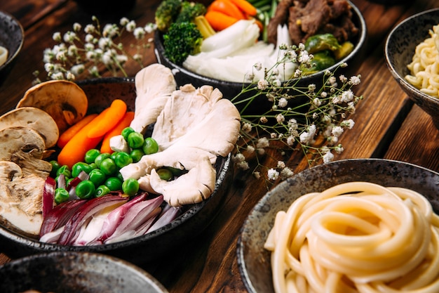 アジア料理の麺を作るための材料