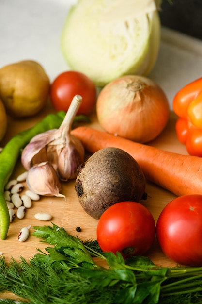 Ingredienti per cucinare il piatto nazionale ucraino borscht