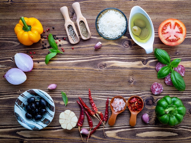 Foto gli ingredienti per la pizza fatta in casa