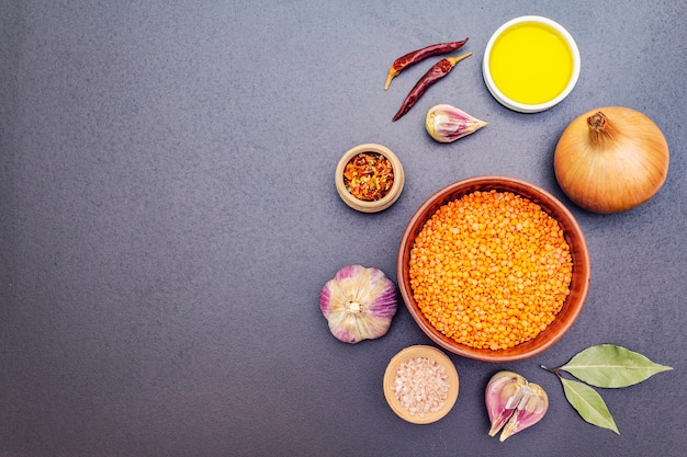 Ingredienti per il curry piccante indiano dhal