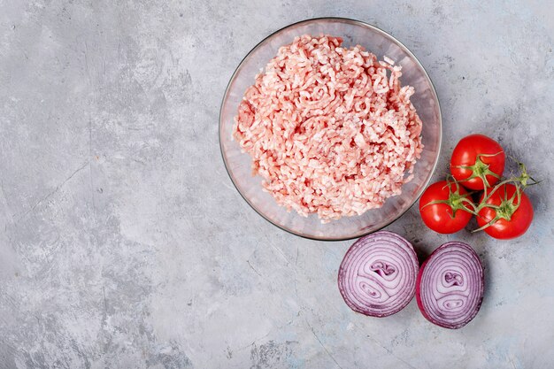 Ingredienti per preparare gli spaghetti alla bolognese