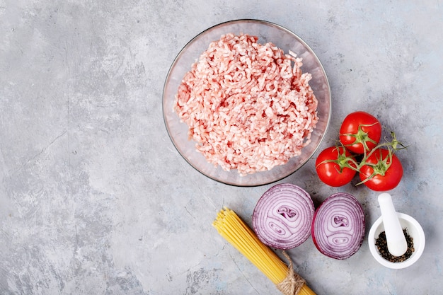 Ingredienti per preparare gli spaghetti alla bolognese