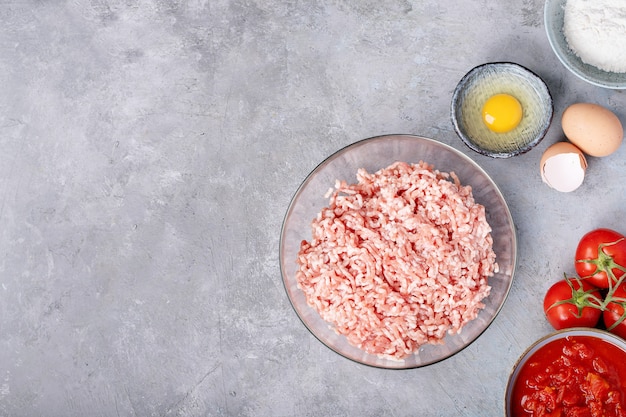 Ingredients for making spaghetti bolognese