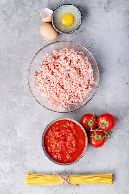 Ingredients for making spaghetti bolognese