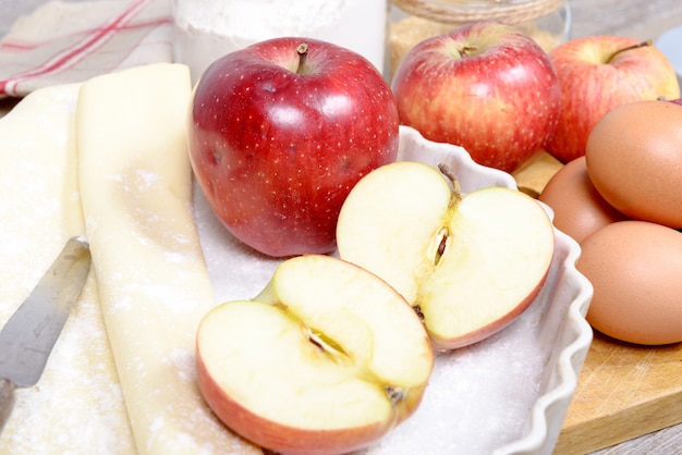 Ingredients to prepare a apple pie