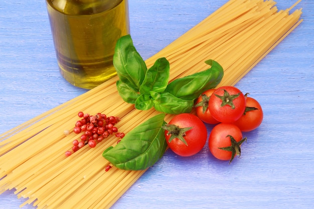 ingredients for spaghetti with tomatos sauce