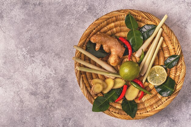 タイのスパイシーな料理の食材