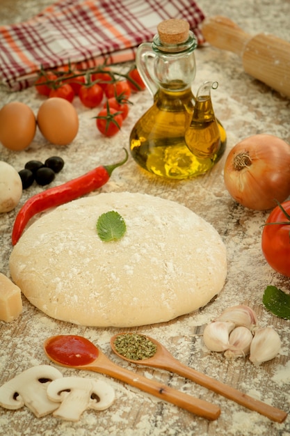 Ingredients for a vegetarian pizza