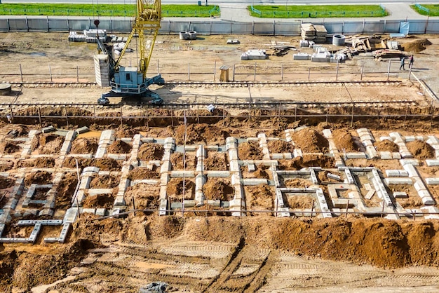 The initial stage of construction of a prefabricated reinforced concrete house