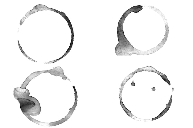 Cerchi di inchiostro isolati su sfondo bianco