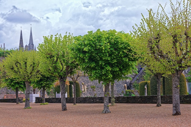 フランスのロワール渓谷、ペイ・ド・ラ・ロワール地域のメーヌ・エ・ロワール県のアンジェ城の中庭。