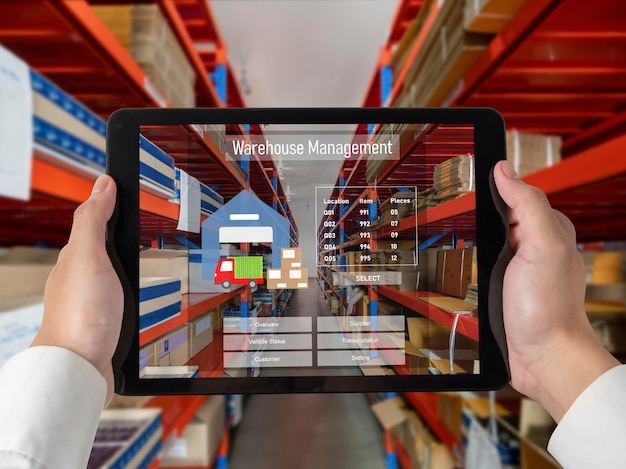 Innovatieve software voor magazijnbeheer in de computer voor realtime monitoring