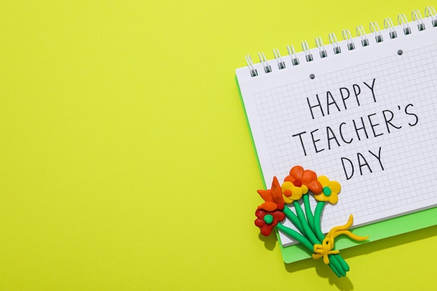 The inscription of congratulations on a notepad on the occasion of Teacher's Day