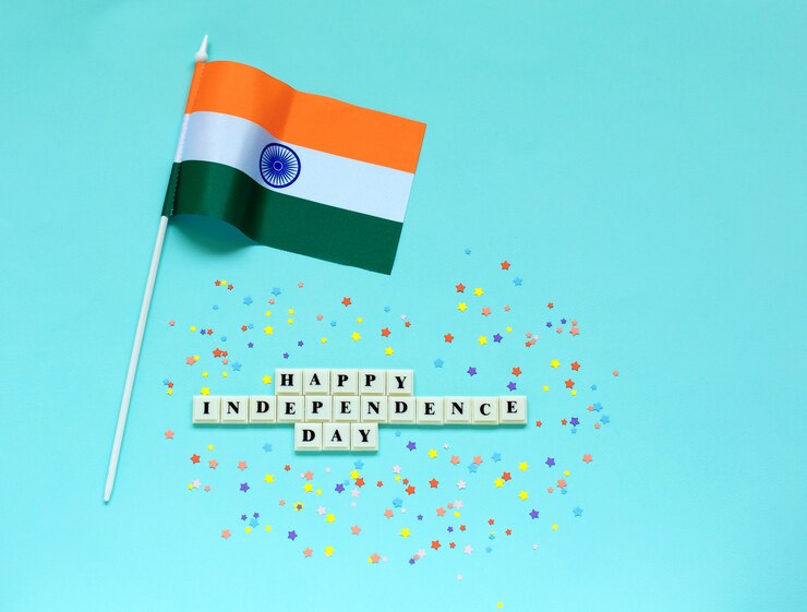 फोटो inscription happy independence day and india flag.