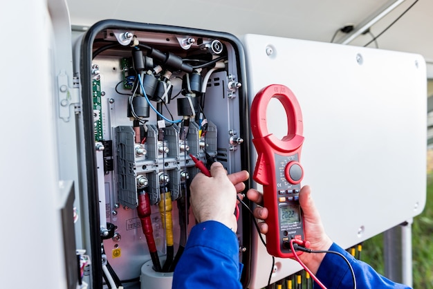 The inspector checks the actual output voltage level of inverter