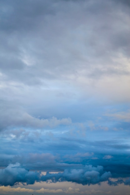 Citazione ispirata della motivazione conquista dall'interno con un bel cielo azzurro come sfondo