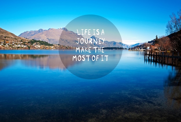 Inspirerende citaten voor reizen Het leven is een reis, maak er het beste van Retro-stijl wazige achtergrond
