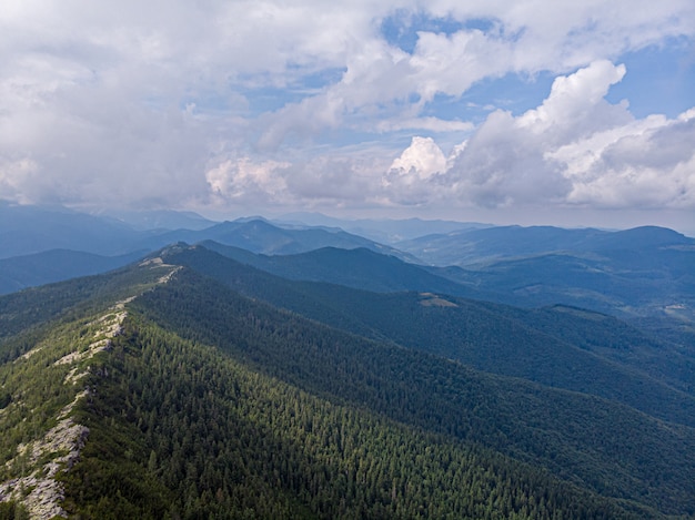 Inspirerende luchtfoto op bergketen