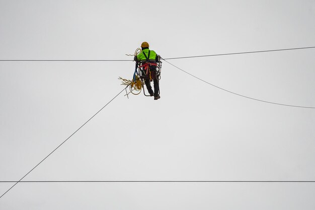 高層電気タワーの設置と組み立て